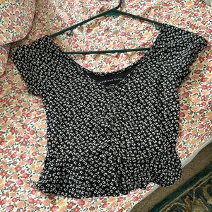 Black and white floral American eagle crop top, size small